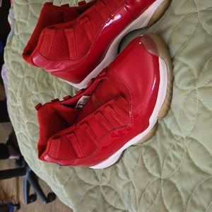 Nike Jordan 11 retro (RARE) 9.5 MENS